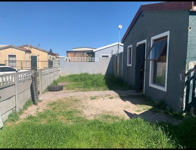 2 BEDROOM HOUSE FOR SALE IN BONTEHEUWEL